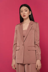 Tailored Silk Blazer with Structured Lapel and Flap Pockets for Elegant Occasions