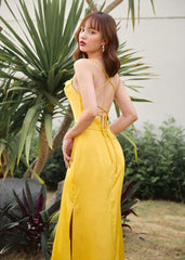 Robe midi en soie avec décolleté drapé et dos lacé pour des soirées élégantes