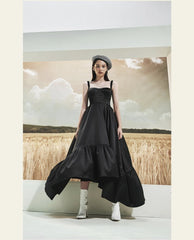 Robe longue en soie avec corsage bustier et ourlet à volants volumineux pour une tenue de soirée raffinée