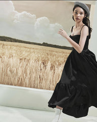 Robe longue en soie avec corsage bustier et ourlet à volants volumineux pour une tenue de soirée raffinée