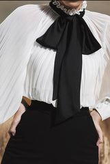 Pantalon large taille haute en soie avec silhouette structurée et finition élégante sur mesure