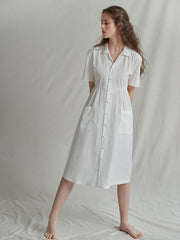 Robe en lin boutonnée sur le devant, manches courtes et coupe évasée