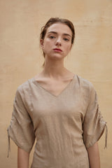 Robe longue en lin coupe décontractée avec col en V, manches ajustables et poches latérales