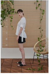 Tailored Linen Blouse with Puff Sleeves and Button-Front Detail