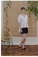 Tailored Linen Blouse with Puff Sleeves and Button-Front Detail