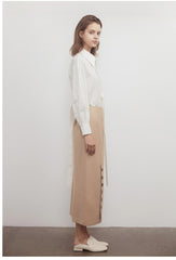 Jupe midi en lin à détails boutonnés et coupe ajustée