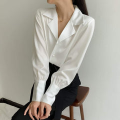 Long-Sleeve Silk Blouse with Notched Collar and Button Front Closure for Elegant Outfits