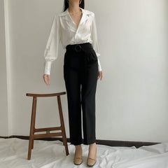 Long-Sleeve Silk Blouse with Notched Collar and Button Front Closure for Elegant Outfits