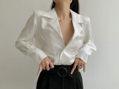 Long-Sleeve Silk Blouse with Notched Collar and Button Front Closure for Elegant Outfits