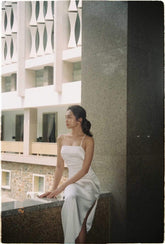 露背吊带真丝中长连衣裙,开衩至大腿,方形领口