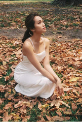 Robe midi en soie à bretelles dos nu avec fente jusqu'aux cuisses et décolleté carré