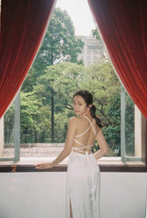 Robe midi en soie à bretelles dos nu avec fente jusqu'aux cuisses et décolleté carré