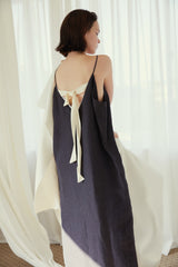 Robe nuisette en lin avec lien réglable au dos et fente sur le devant