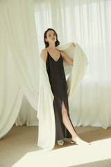 Robe nuisette en lin avec lien réglable au dos et fente sur le devant