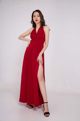 挂脖真丝长裙,开衩至大腿,腰部剪裁精致