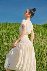 Romantic Dress with Smocked Waist and Flowing Balloon Skirt for Effortless Elegance