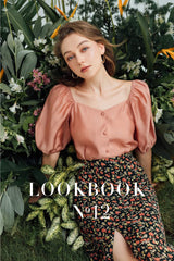 Chemisier en soie à manches bouffantes avec encolure carrée et boutons sur le devant pour une silhouette élégante