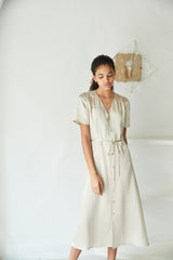 Robe midi en lin boutonnée sur le devant avec lien à la taille