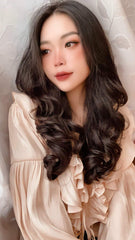 Chemisier à volants en soie avec fronces sur le devant et manches longues fluides pour un style élégant