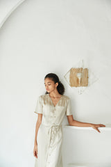 Robe midi en lin boutonnée sur le devant avec lien à la taille