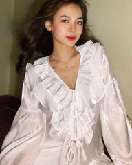 Chemisier à volants en soie avec fronces sur le devant et manches longues fluides pour un style élégant