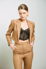 Cropped Tailored Blazer With Sharp Shoulders And Structured Hourglass Fit