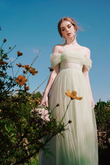 Robe longue en tulle à manches bouffantes et col Bardot Katrina