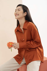 Long-Sleeve Button-Down Silk Blouse with Gathered Cuffs and Relaxed Fit Design
