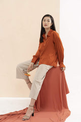 Long-Sleeve Button-Down Silk Blouse with Gathered Cuffs and Relaxed Fit Design