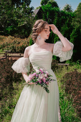 Robe longue en tulle à manches bouffantes et col Bardot Katrina