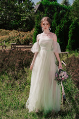 Robe longue en tulle à manches bouffantes et col Bardot Katrina