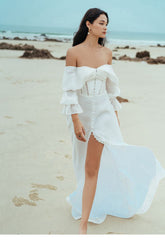 丝绸露肩紧身长裙,前部有纽扣,泡泡袖,前开衩,适合参加活动