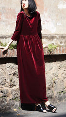 Robe longue en velours avec taille froncée, manches trois-quarts et silhouette fluide et douce