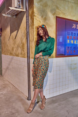 Chemise en soie boutonnée à col classique et manches longues