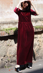 Robe longue en velours avec taille froncée, manches trois-quarts et silhouette fluide et douce