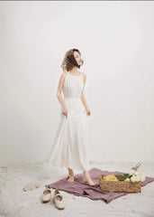 Robe longue sans manches à volants en soie légère avec corsage froncé et ourlet fluide