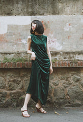 Robe longue en velours sans manches avec drapé latéral et détail froncé réglable