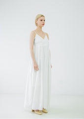 Robe longue en lin à bretelles spaghetti et silhouette fluide