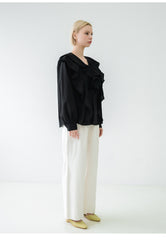 Romantic Linen Blouse with Ruffle Detailing and Flowing Sleeves for Effortless Feminine Elegance