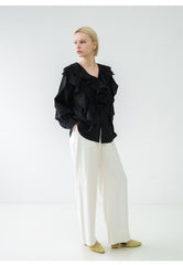 Romantic Linen Blouse with Ruffle Detailing and Flowing Sleeves for Effortless Feminine Elegance
