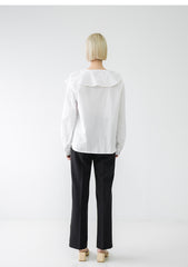 Linen Blouse with Ruffled V-Neckline and Long Sleeves in a Relaxed Feminine Silhouette