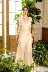 斜裁真丝连衣裙,系带肩带,深 V 领,优雅动感