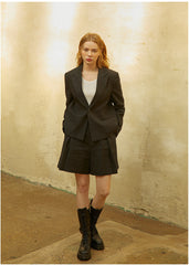 Tailored Linen Shorts with Structured Pleats