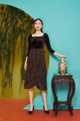 Velvet blouse with square neckline and ruched sleeves, fitted waist for tailored silhouette