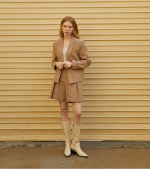 Tailored Linen Blazer with Structured Silhouette