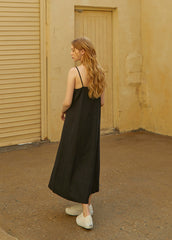 Robe midi en lin à bretelles spaghetti et ourlet évasé