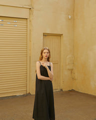 Robe midi en lin à bretelles spaghetti et ourlet évasé