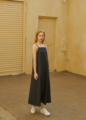 Robe midi en lin à bretelles spaghetti et ourlet évasé