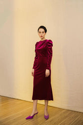Velvet midi dress with ruched shoulders and long sleeves for elegant evening occasions