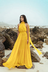 Robe longue sans manches en mousseline de soie et organza avec taille froncée et ourlet fluide à volants